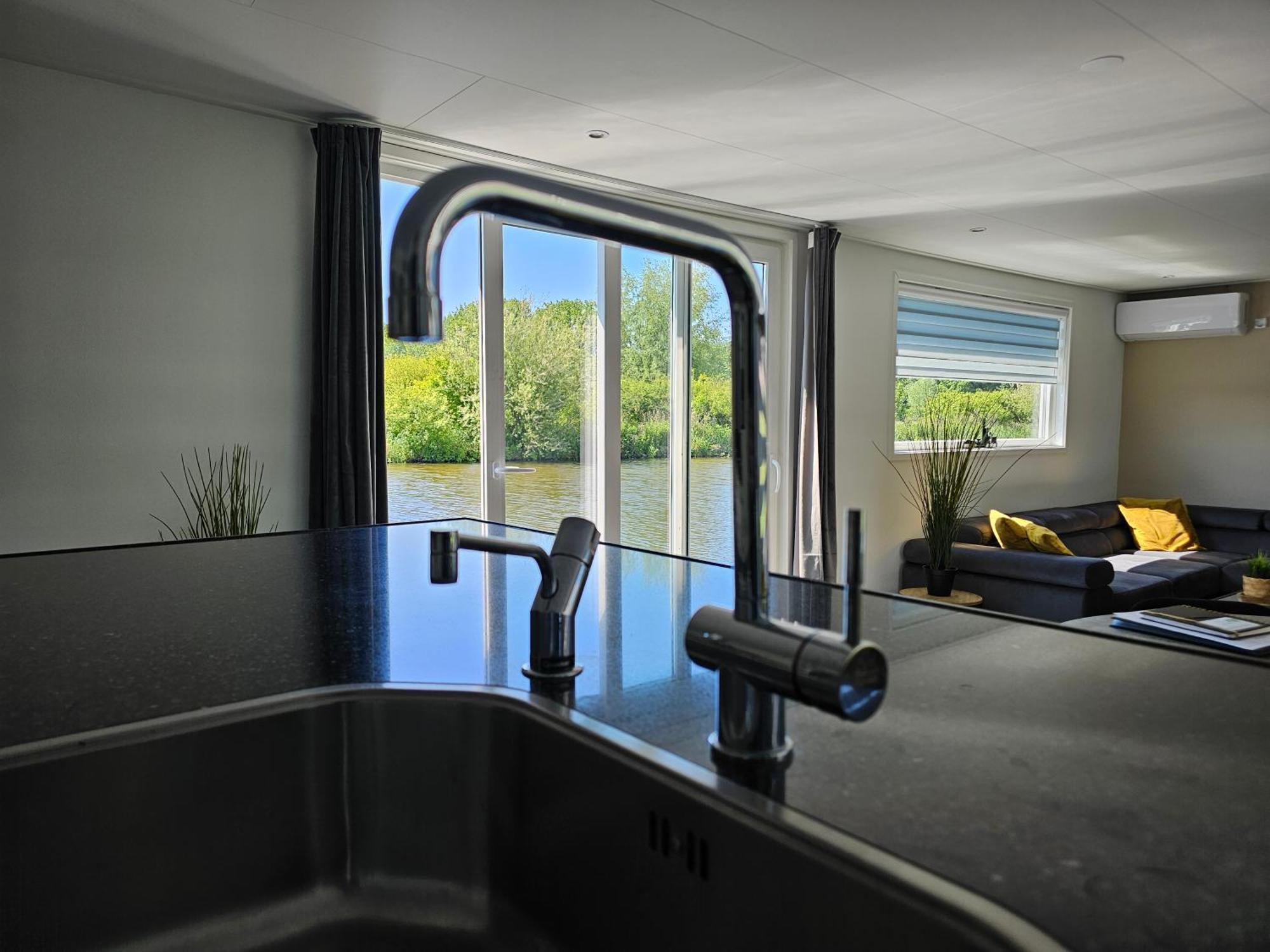 Luxe Woonboot In De Natuur Evt Met Console Bootje! Леэварден Экстерьер фото